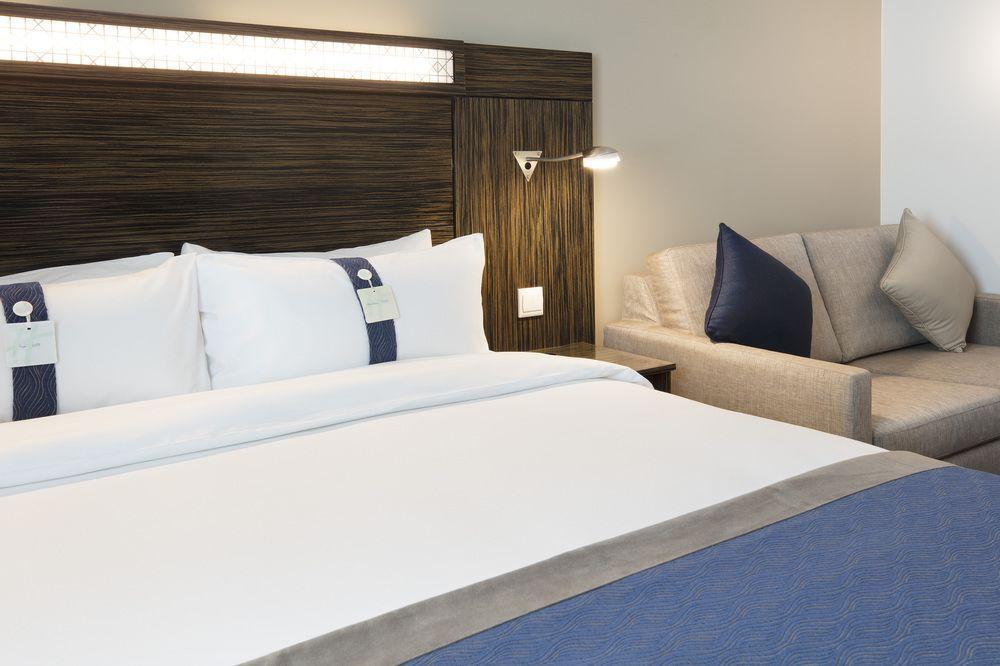 Holiday Inn Express Dubai Safa Park, An Ihg Hotel Екстер'єр фото