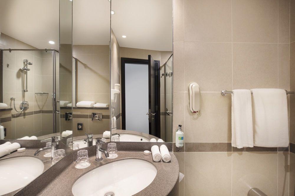 Holiday Inn Express Dubai Safa Park, An Ihg Hotel Екстер'єр фото