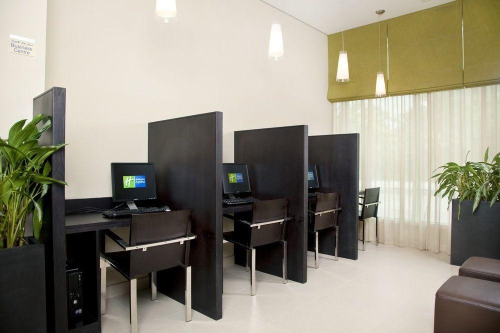 Holiday Inn Express Dubai Safa Park, An Ihg Hotel Екстер'єр фото